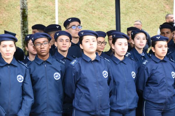Estudantes do Colégio Brigadeiro Newton Braga visitam a EPCAR