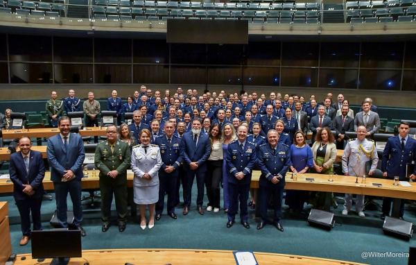 Sessão solene exaltou serviços prestados à saúde pública e ao atendimento à comunidade militar e civil Sessão solene exaltou serviços prestados à saúde pública e ao atendimento à comunidade militar e civil