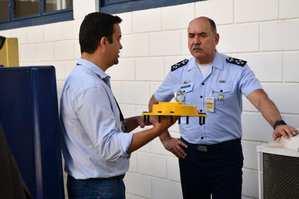Tenente-Birgadeiro Neubert visita a fábrica da Helibras