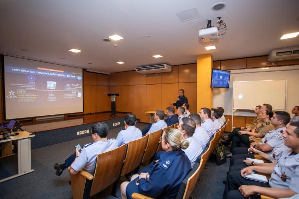 Aula Inaugural foi realizada pelo Chefe do CECOMSAER, que ressaltou a importância da transparência na atividade Aula Inaugural foi realizada pelo Chefe do CECOMSAER, que ressaltou a importância da transparência na atividade