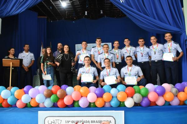 Entre os 11 estudantes da Nascente do Poder Aéreo que conquistaram o prêmio, dois receberam medalhas de ouro nacional e estadual Entre os 11 estudantes da Nascente do Poder Aéreo que conquistaram o prêmio, dois receberam medalhas de ouro nacional e estadual