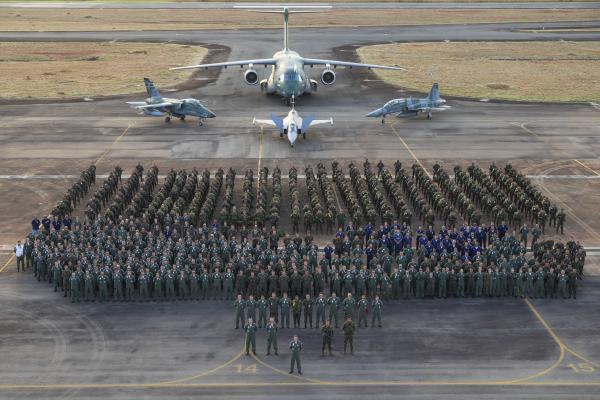 O Exercício Conjunto simula guerra real e fortalece atuação integrada das Forças Armadas O Exercício Conjunto simula guerra real e fortalece atuação integrada das Forças Armadas