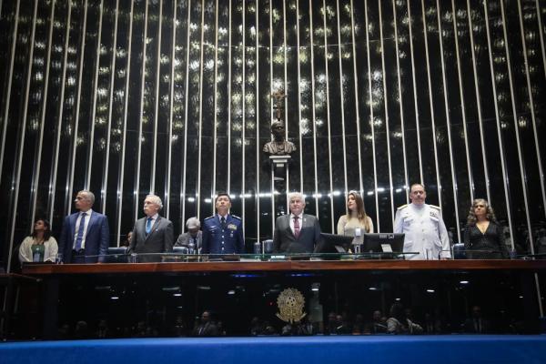 Data remete à publicação, em 19 de maio de 1905, do artigo de Albert Einstein sobre a Teoria da Relatividade Data remete à publicação, em 19 de maio de 1905, do artigo de Albert Einstein sobre a Teoria da Relatividade