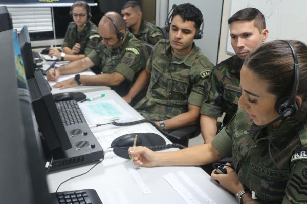 A ação visa preparar os Controladores de Tráfego Aéreo que serão responsáveis por garantir a segurança e a fluidez do espaço aéreo durante o 58º Festival Folclórico de Parintins A ação visa preparar os Controladores de Tráfego Aéreo que serão responsáveis por garantir a segurança e a fluidez do espaço aéreo durante o 58º Festival Folclórico de Parintins