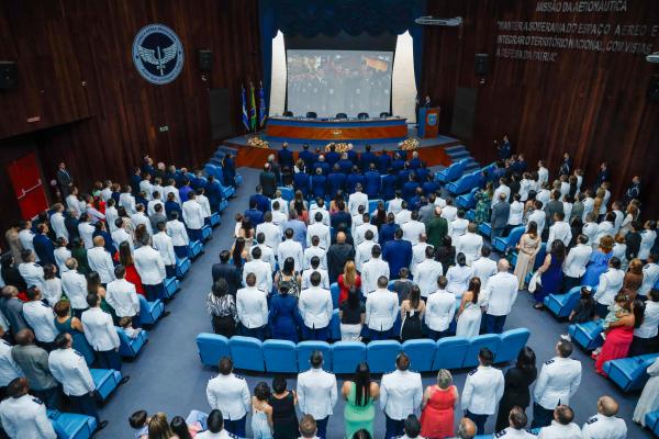 Formação reforça o preparo dos Oficiais para os desafios da carreira militar, promovendo liderança, gestão e integração entre as diversas especialidades da FAB