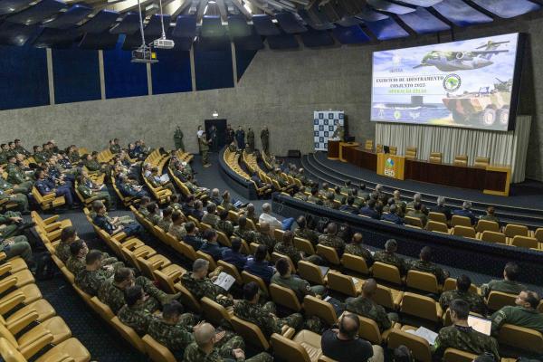 O Exercício conjunto visa aprimorar a coordenação logística e o deslocamento estratégico das Forças Armadas para cenários operacionais complexos O Exercício conjunto visa aprimorar a coordenação logística e o deslocamento estratégico das Forças Armadas para cenários operacionais complexos
