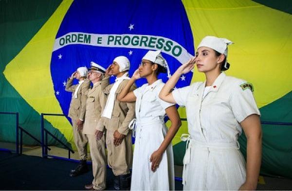 A solenidade celebra também os 80 anos do vitorioso regresso dos combatentes da Segunda Guerra Mundial e o Aniversário de Nascimento de Alberto Santos Dumont A solenidade celebra também os 80 anos do vitorioso regresso dos combatentes da Segunda Guerra Mundial e o Aniversário de Nascimento de Alberto Santos Dumont
