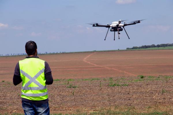 O DECEA é também responsável por analisar e aprovar as solicitações de voos de drones de órgãos públicos por meio do Sistema de Solicitação de Acesso ao Espaço Aéreo Brasileiro por Aeronaves Não Tripuladas O DECEA é também responsável por analisar e aprovar as solicitações de voos de drones de órgãos públicos por meio do Sistema de Solicitação de Acesso ao Espaço Aéreo Brasileiro por Aeronaves Não Tripuladas