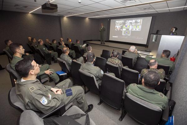 Encontro no Rio de Janeiro reforça diretrizes estratégicas, acompanha metas definidas no início do ano e destaca avanços operacionais e de segurança cibernética no gerenciamento do espaço aéreo Encontro no Rio de Janeiro reforça diretrizes estratégicas, acompanha metas definidas no início do ano e destaca avanços operacionais e de segurança cibernética no gerenciamento do espaço aéreo