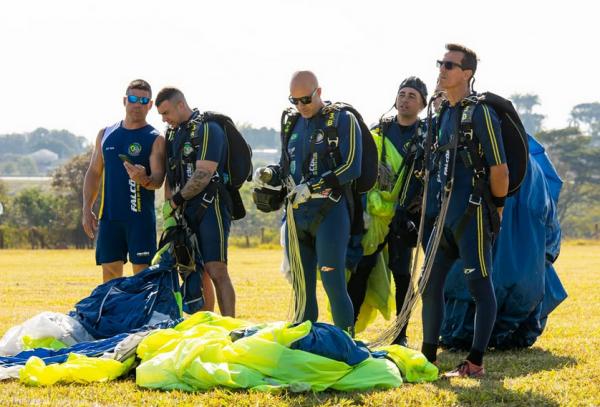 Equipe de Paraquedismo da Força Aérea Brasileira consagrou-se campeã brasileira na modalidade Precisão de Aterragem por Equipe Equipe de Paraquedismo da Força Aérea Brasileira consagrou-se campeã brasileira na modalidade Precisão de Aterragem por Equipe