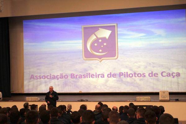 Exposições trouxeram à tona a história dessa área da aviação e aspectos da rotina dos pilotos Exposições trouxeram à tona a história dessa área da aviação e aspectos da rotina dos pilotos