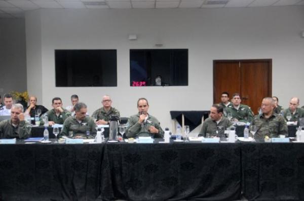 A RAES tem como foco contribuir para o alinhamento institucional e estratégico da FAB, promover debates acerca de assuntos relevantes para o preparo operacional, bem como propiciar a atualização doutrinária das unidades A RAES tem como foco contribuir para o alinhamento institucional e estratégico da FAB, promover debates acerca de assuntos relevantes para o preparo operacional, bem como propiciar a atualização doutrinária das unidades