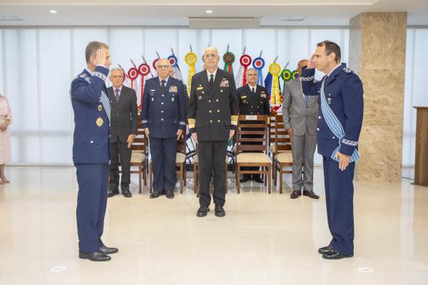 Solenidade, realizada dia 28/08, em Brasília (DF), marcou a transmissão do cargo do Tenente-Brigadeiro do Ar Walcyr ao Tenente-Brigadeiro do Ar Mário