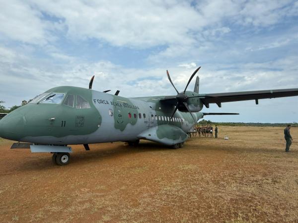 Ao todo, foram mobilizadas mais de 1,7 tonelada de materiais, incluindo lavadoras de desinfecção, carrinhos de anestesia e kits de atendimento, por exemplo