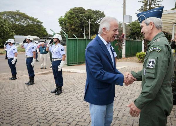 Exercício conduzido pela Força Aérea reúne Marinha, Exército e Aeronáutica para fortalecer interoperabilidade e prontidão conjunta.
