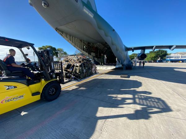 Transporte para Boa Vista (RR) foi realizado por uma aeronave KC-390 Millennium a partir do Rio de Janeiro