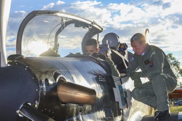 Cadetes aviadores iniciam o pré-solo na aeronave T-27M, marco do último ano de formação no Ninho das Águias