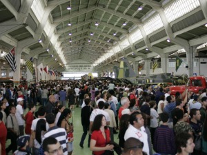 Movimento dentros de um dos hangares