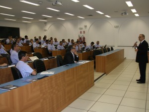 Prof.Dr. Ângelo Duarte apresenta dados da economia